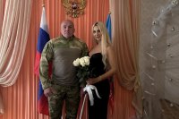 Когда счастье и долг идут рука об руку: свадьба и выборы в один день